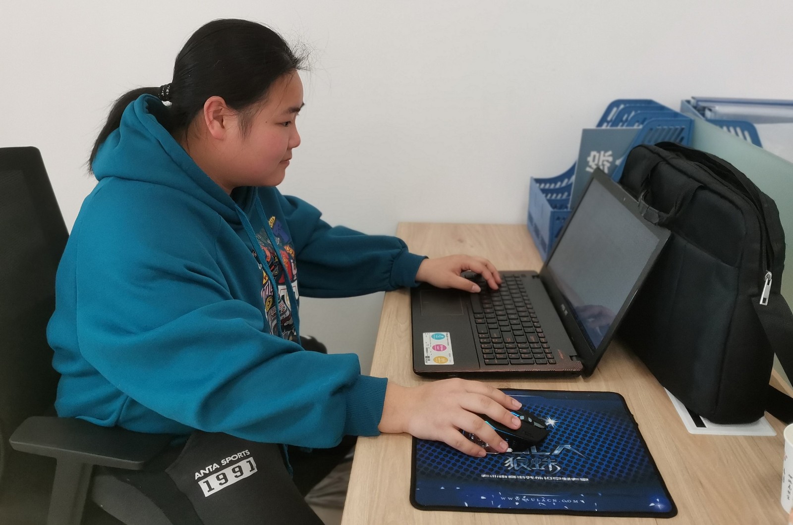勤工助学工作照.jpg 勤工助学工作照.jpg